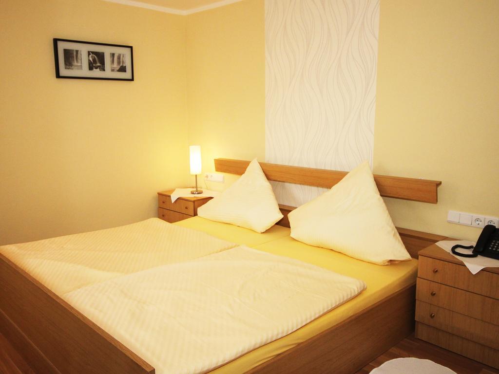 Landhotel Weinrich Наумбург Номер фото